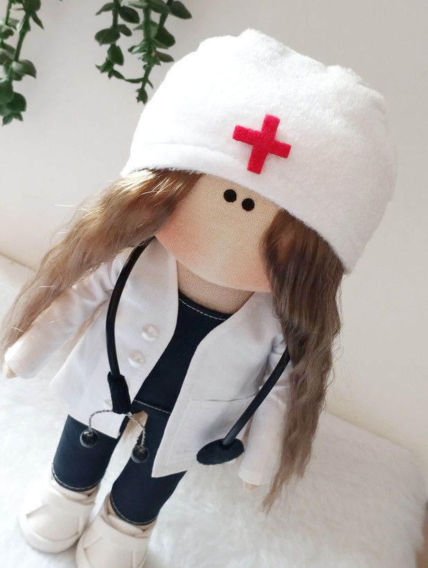 عروسک روسی سرچرخشی 30سانتی بهارک مدل پرستار(ارسال رایگان)